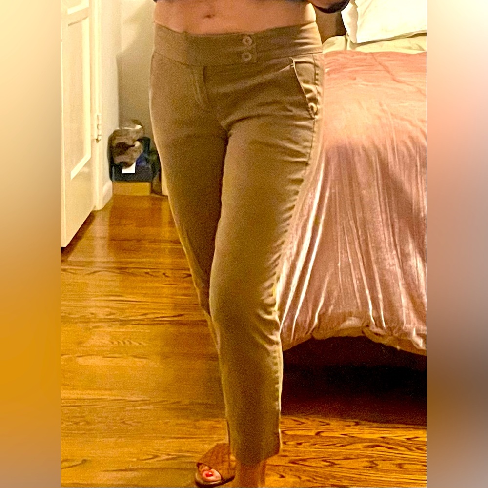 Vince cropped Khakis size 4